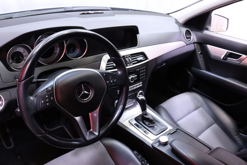 Mercedes-Benz - C - C 250 CDI Farmari (AC) 4ov 2143cm3 A // P-tutkat / Sähköpenkit / Vakkari / Navi / DVD-soitin // Mercedes-Benz - C - C 250 CDI Farmari (AC) 4ov 2143cm3 A // P-tutkat / Sähköpenkit / Vakkari / Navi / DVD-soitin // - Farmari