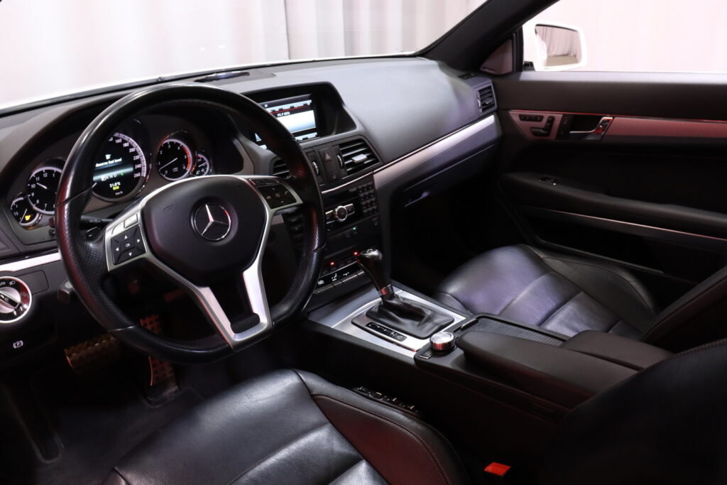 Mercedes-Benz - E - 350 CDI BE Coupé A // AMG ulko ja sisäpaketti / Panoraama / Harman/Kardon / Ortopedi penkit // Mercedes-Benz - E - 350 CDI BE Coupé A // AMG ulko ja sisäpaketti / Panoraama / Harman/Kardon / Ortopedi penkit // - Coupe