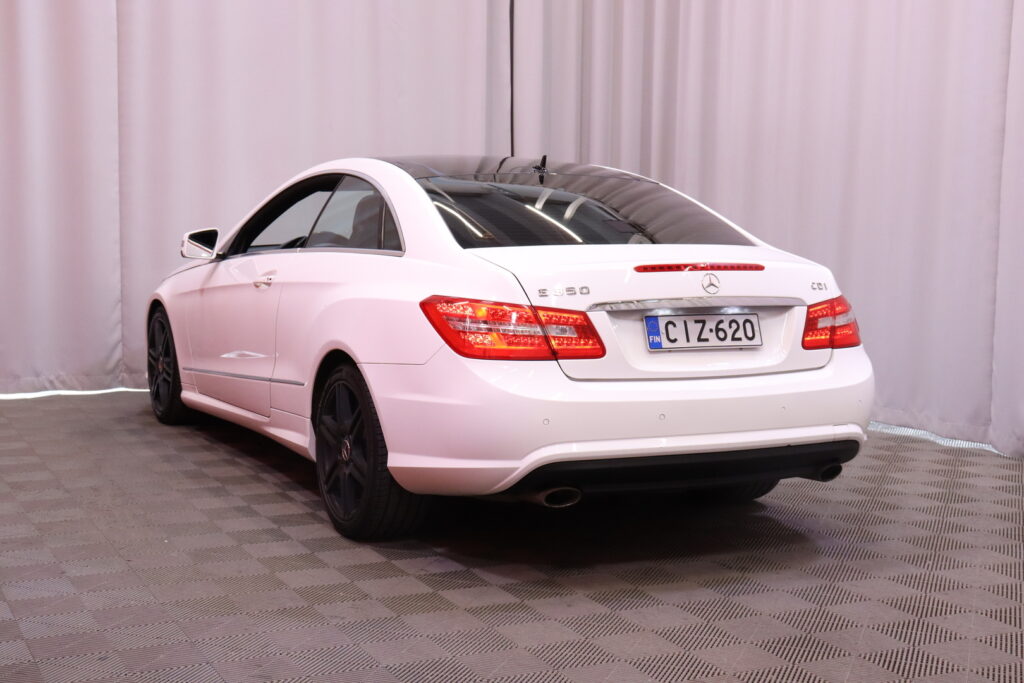 Mercedes-Benz - E - 350 CDI BE Coupé A // AMG ulko ja sisäpaketti / Panoraama / Harman/Kardon / Ortopedi penkit // Mercedes-Benz - E - 350 CDI BE Coupé A // AMG ulko ja sisäpaketti / Panoraama / Harman/Kardon / Ortopedi penkit // - Coupe