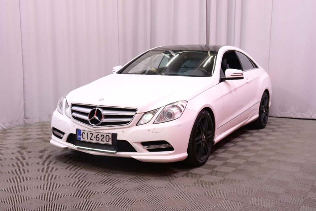 Mercedes-Benz - E - 350 CDI BE Coupé A // AMG ulko ja sisäpaketti / Panoraama / Harman/Kardon / Ortopedi penkit // Mercedes-Benz - E - 350 CDI BE Coupé A // AMG ulko ja sisäpaketti / Panoraama / Harman/Kardon / Ortopedi penkit // - Coupe