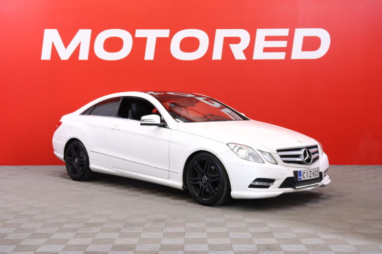Mercedes-Benz - E - 350 CDI BE Coupé A // AMG ulko ja sisäpaketti / Panoraama / Harman/Kardon / Ortopedi penkit // - Coupe