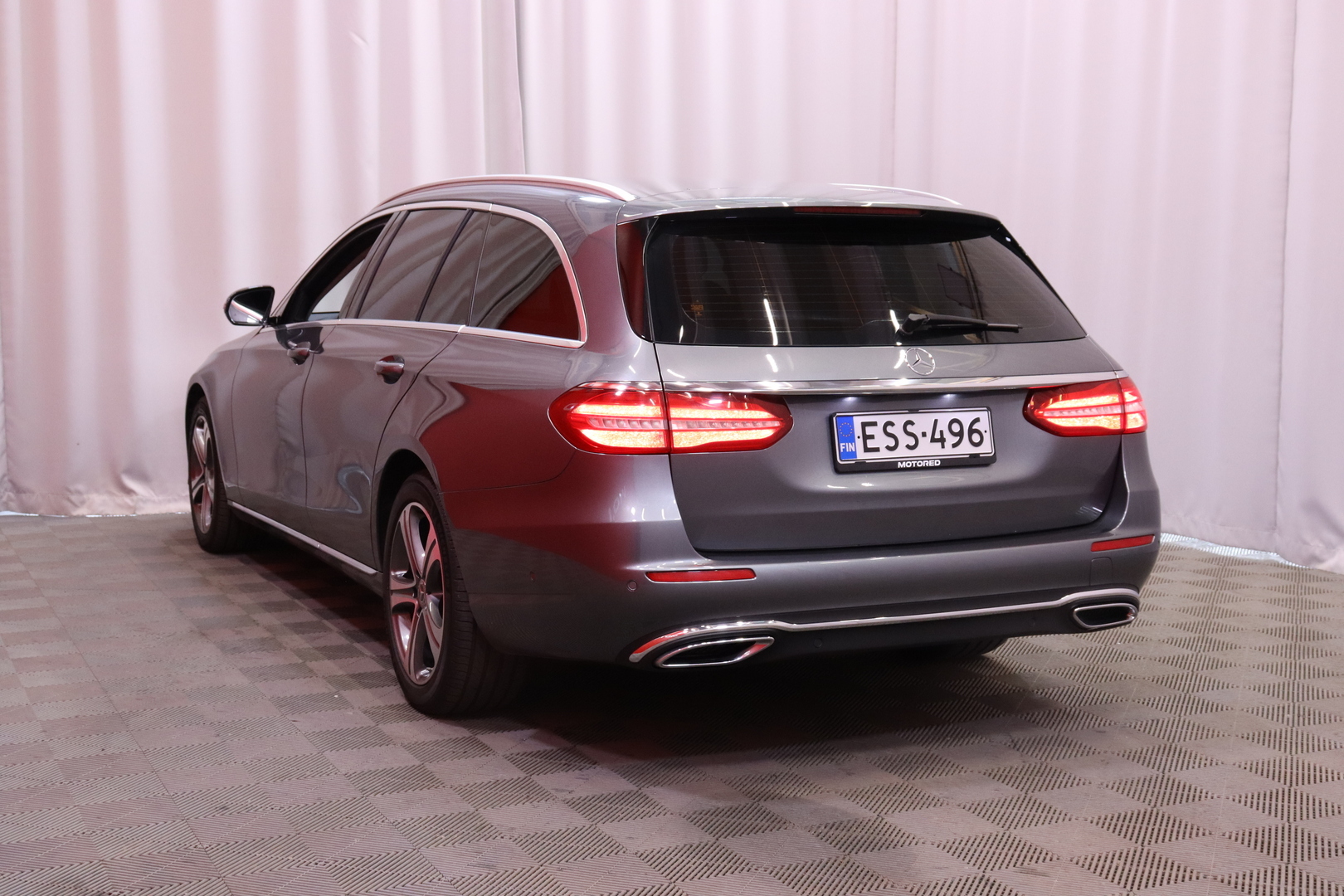 Mercedes-Benz - E - 350d T A Avantgarde // Distronic+ / Widescreen / HUD / Webasto / Burmester / Ilmastoidut istuimet muistilla / LED // - Farmari