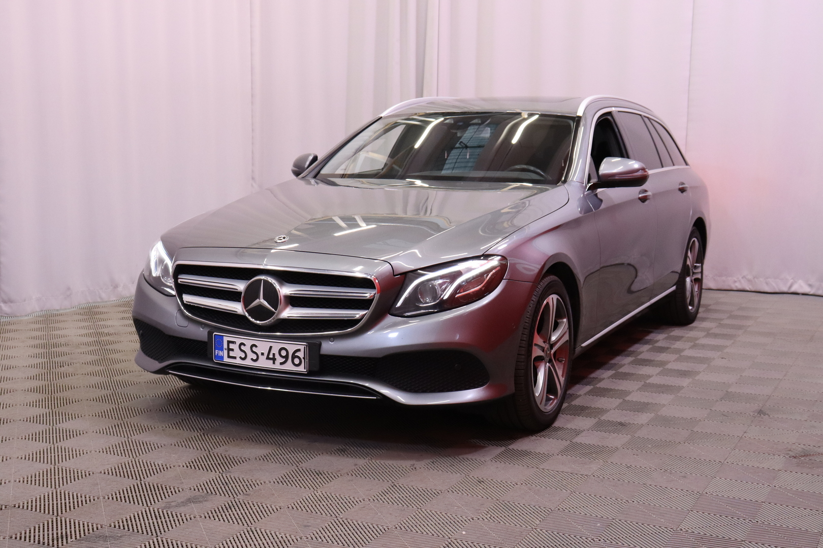 Mercedes-Benz - E - 350d T A Avantgarde // Distronic+ / Widescreen / HUD / Webasto / Burmester / Ilmastoidut istuimet muistilla / LED // - Farmari