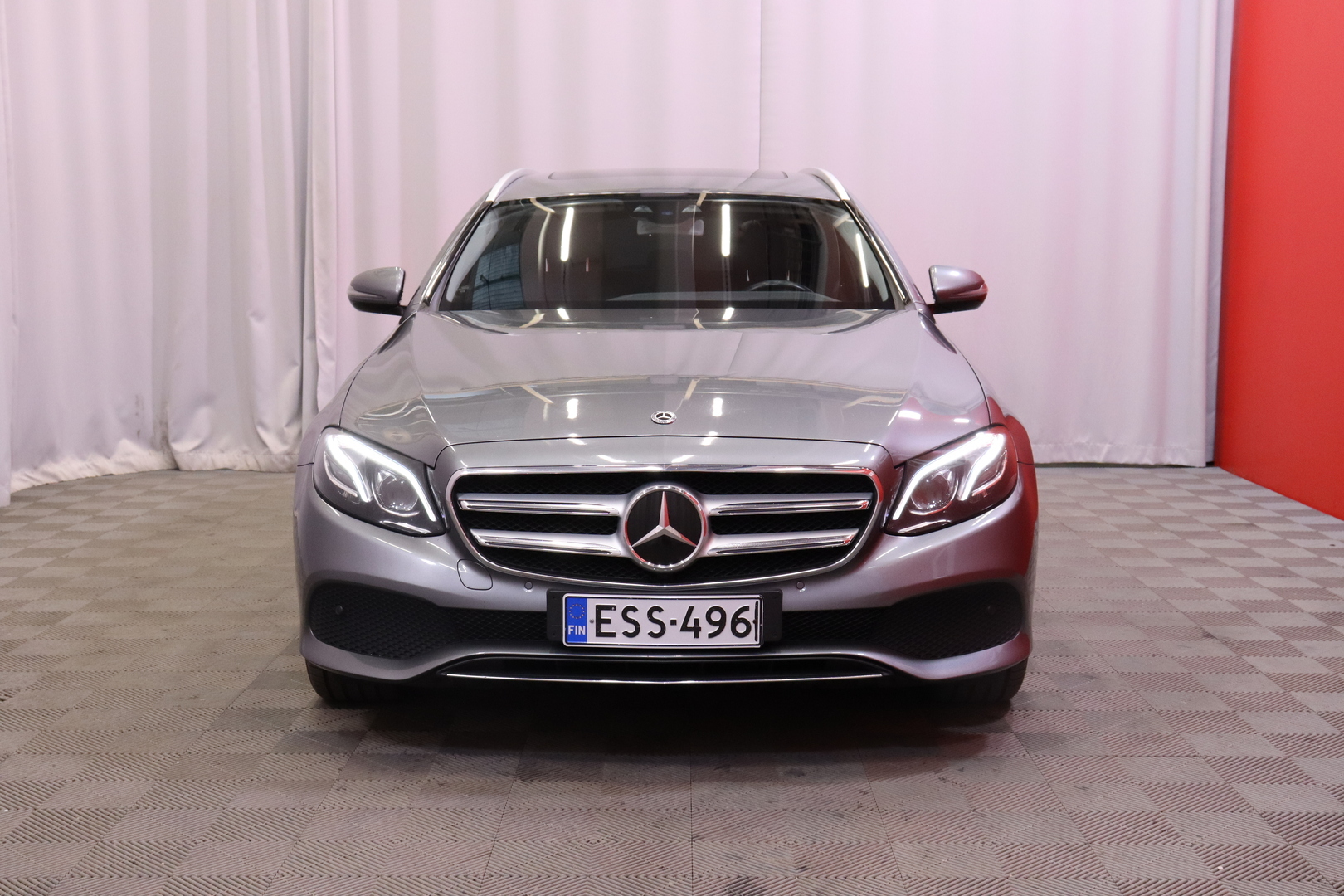 Mercedes-Benz - E - 350d T A Avantgarde // Distronic+ / Widescreen / HUD / Webasto / Burmester / Ilmastoidut istuimet muistilla / LED // - Farmari