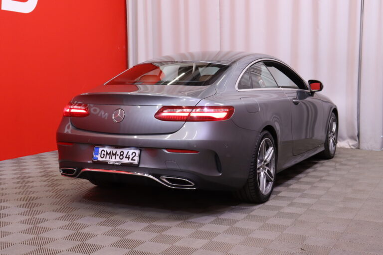 Mercedes-Benz - E - 220 d A Coupé Business AMG // 2-omisteinen / Suomi-Auto / AMG sisä-ja ulkopaketti / Ambient / Muistipenkit / Navi // - Coupe