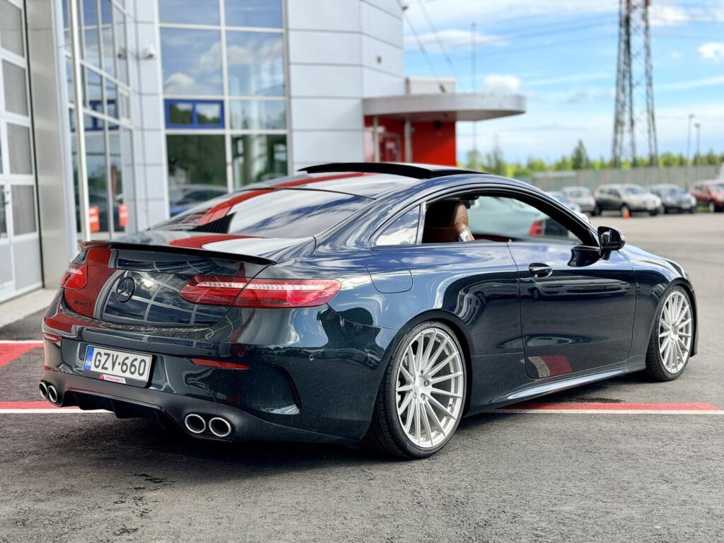 Mercedes-Benz - E - 220 d A Coupé Business AMG Mercedes-Benz - E - 220 d A Coupé Business AMG - Coupe
