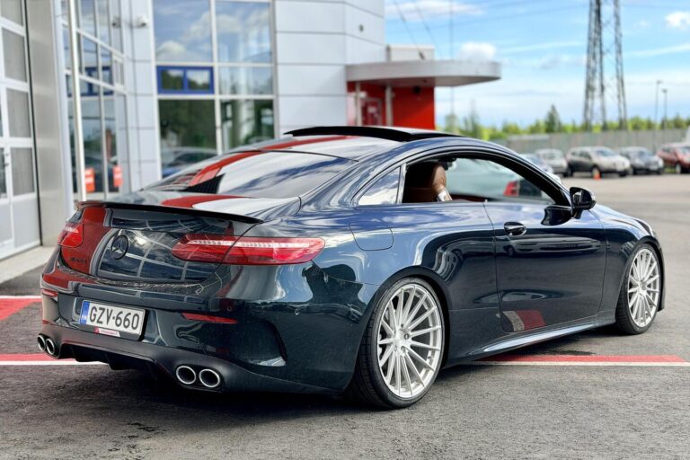 Mercedes-Benz - E - 220 d A Coupé Business AMG - Coupe