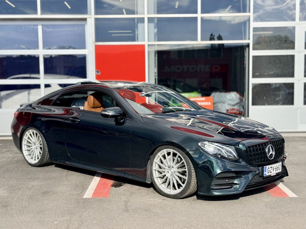 Mercedes-Benz - E - 220 d A Coupé Business AMG Mercedes-Benz - E - 220 d A Coupé Business AMG - Coupe