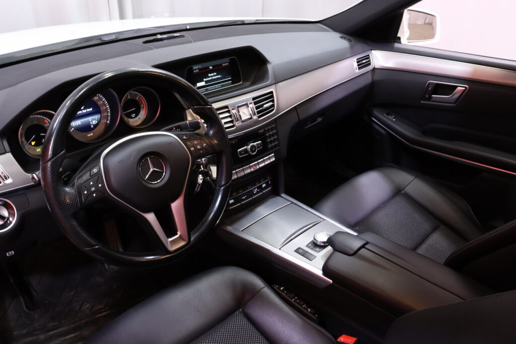 Mercedes-Benz - E - 220 CDI BE A Premium Business // Suomi-auto / Webasto / Ortopedi / ILS LED // Mercedes-Benz - E - 220 CDI BE A Premium Business // Suomi-auto / Webasto / Ortopedi / ILS LED // - Sedan