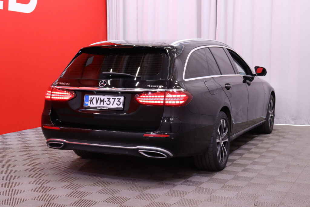 Mercedes-Benz - E - 300 de Edition 4MATIC T A // Widescreen / Navi / Esilämmitys / Tutkat / Kamera / Koukku / Sähköpenkit / 2x Vanteet Mercedes-Benz - E - 300 de Edition 4MATIC T A // Widescreen / Navi / Esilämmitys / Tutkat / Kamera / Koukku / Sähköpenkit / 2x Vanteet - Farmari