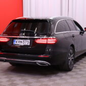 Mercedes-Benz - E - 300 de Edition 4MATIC T A // Widescreen / Navi / Esilämmitys / Tutkat / Kamera / Koukku / Sähköpenkit / 2x Vanteet - Farmari
