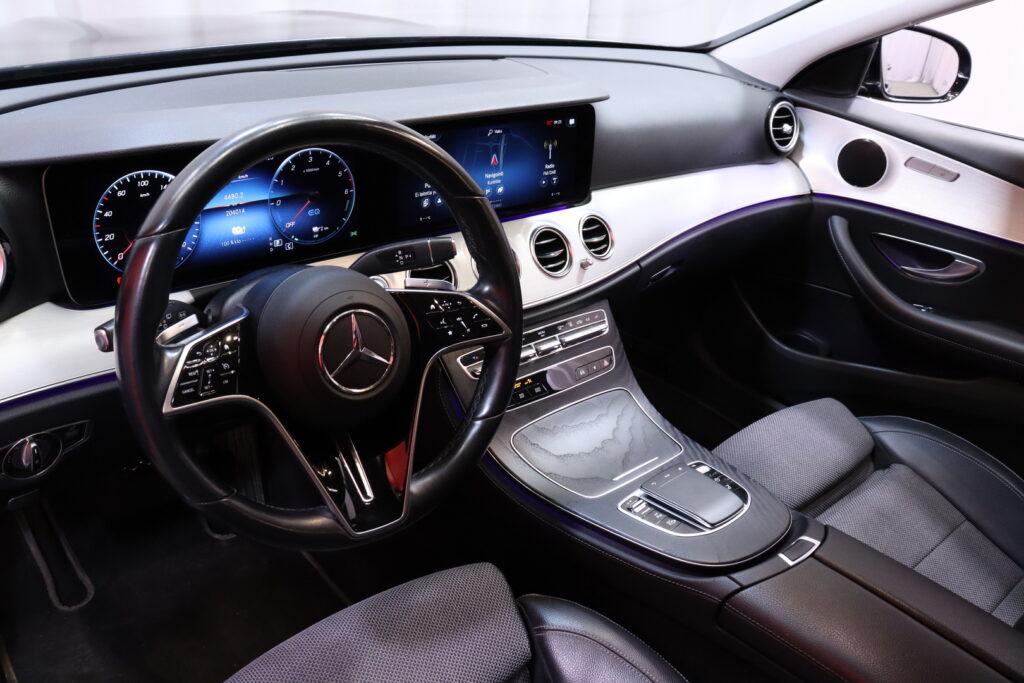 Mercedes-Benz - E - 300 de Edition 4MATIC T A // Widescreen / Navi / Esilämmitys / Tutkat / Kamera / Koukku / Sähköpenkit / 2x Vanteet Mercedes-Benz - E - 300 de Edition 4MATIC T A // Widescreen / Navi / Esilämmitys / Tutkat / Kamera / Koukku / Sähköpenkit / 2x Vanteet - Farmari