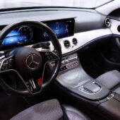 Mercedes-Benz - E - 300 de Edition 4MATIC T A // Widescreen / Navi / Esilämmitys / Tutkat / Kamera / Koukku / Sähköpenkit / 2x Vanteet - Farmari