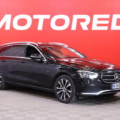 Mercedes-Benz - E - 300 de Edition 4MATIC T A // Widescreen / Navi / Esilämmitys / Tutkat / Kamera / Koukku / Sähköpenkit / 2x Vanteet - Farmari