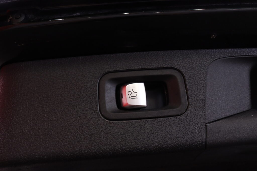 tuotekuva-Mercedes-Benz-E-KVM-373-2026-05-12-082603-27 tuotekuva-Mercedes-Benz-E-KVM-373-2026-05-12-082603-27