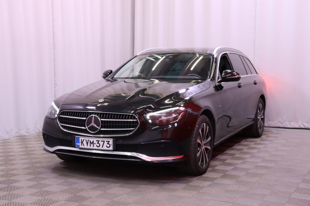 Mercedes-Benz - E - 300 de Edition 4MATIC T A // Widescreen / Navi / Esilämmitys / Tutkat / Kamera / Koukku / Sähköpenkit / 2x Vanteet Mercedes-Benz - E - 300 de Edition 4MATIC T A // Widescreen / Navi / Esilämmitys / Tutkat / Kamera / Koukku / Sähköpenkit / 2x Vanteet - Farmari