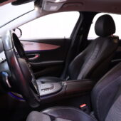 Mercedes-Benz - E - 300 de Edition 4MATIC T A // Widescreen / Navi / Esilämmitys / Tutkat / Kamera / Koukku / Sähköpenkit / 2x Vanteet - Farmari