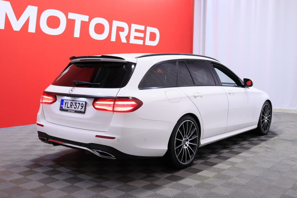 Mercedes-Benz - E - 220 d 4Matic T A Premium Business AMG / Webasto / Burmester / HUD / 360° / Multibeam / Koukku / Mercedes-Benz - E - 220 d 4Matic T A Premium Business AMG / Webasto / Burmester / HUD / 360° / Multibeam / Koukku / - Farmari