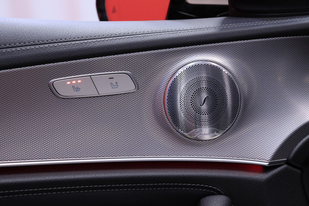 Mercedes-Benz - E - 220 d 4Matic T A Premium Business AMG / Webasto / Burmester / HUD / 360° / Multibeam / Koukku / Mercedes-Benz - E - 220 d 4Matic T A Premium Business AMG / Webasto / Burmester / HUD / 360° / Multibeam / Koukku / - Farmari
