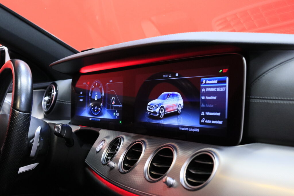 Mercedes-Benz - E - 220 d 4Matic T A Premium Business AMG / Webasto / Burmester / HUD / 360° / Multibeam / Koukku / Mercedes-Benz - E - 220 d 4Matic T A Premium Business AMG / Webasto / Burmester / HUD / 360° / Multibeam / Koukku / - Farmari