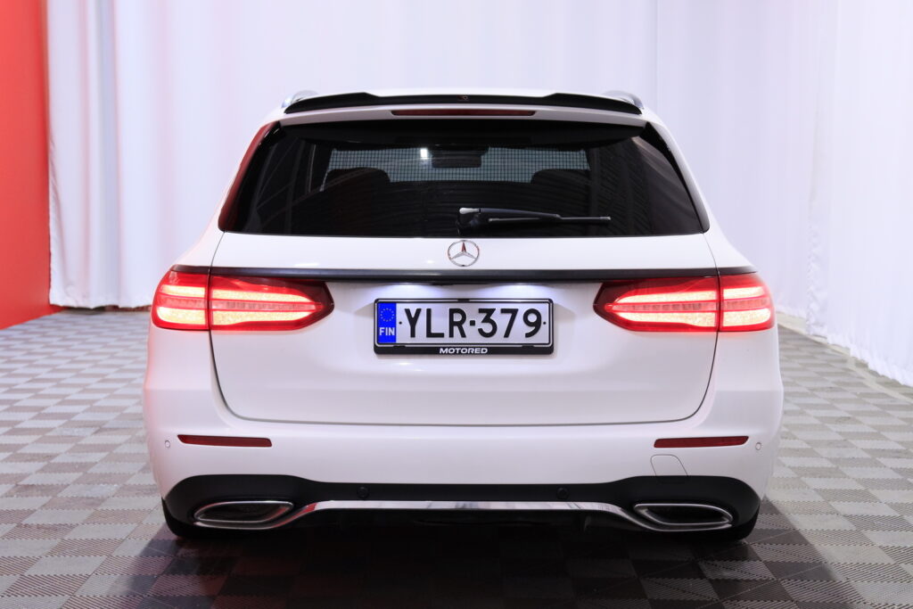 Mercedes-Benz - E - 220 d 4Matic T A Premium Business AMG / Webasto / Burmester / HUD / 360° / Multibeam / Koukku / Mercedes-Benz - E - 220 d 4Matic T A Premium Business AMG / Webasto / Burmester / HUD / 360° / Multibeam / Koukku / - Farmari