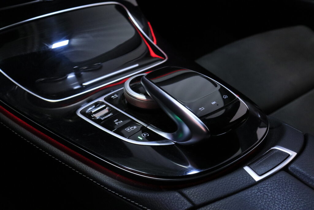 tuotekuva-Mercedes-Benz-E-YLR-379-2026-05-06-134605-28 tuotekuva-Mercedes-Benz-E-YLR-379-2026-05-06-134605-28