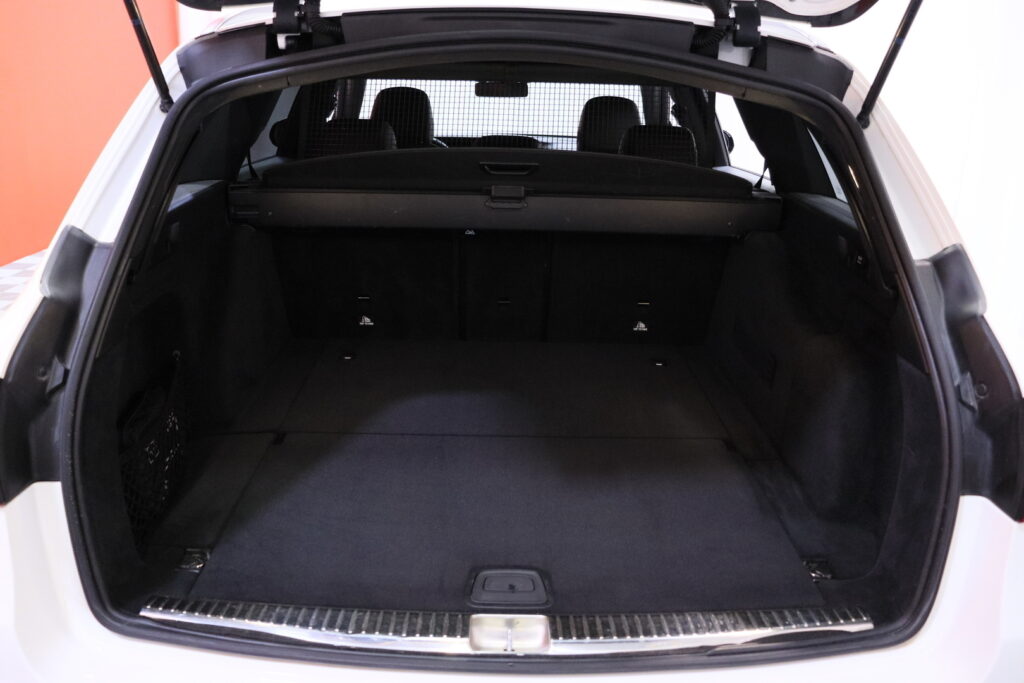 tuotekuva-Mercedes-Benz-E-YLR-379-2026-05-06-134605-30 tuotekuva-Mercedes-Benz-E-YLR-379-2026-05-06-134605-30