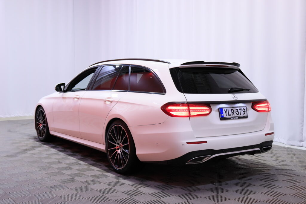 Mercedes-Benz - E - 220 d 4Matic T A Premium Business AMG / Webasto / Burmester / HUD / 360° / Multibeam / Koukku / Mercedes-Benz - E - 220 d 4Matic T A Premium Business AMG / Webasto / Burmester / HUD / 360° / Multibeam / Koukku / - Farmari