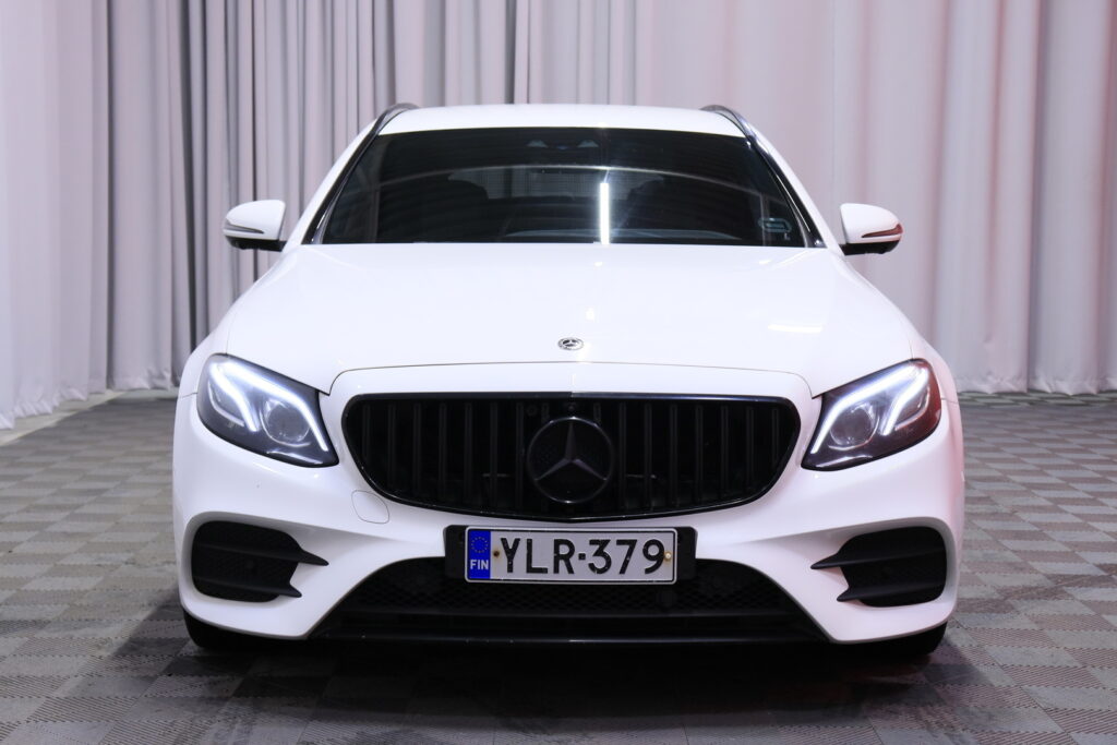 Mercedes-Benz - E - 220 d 4Matic T A Premium Business AMG / Webasto / Burmester / HUD / 360° / Multibeam / Koukku / Mercedes-Benz - E - 220 d 4Matic T A Premium Business AMG / Webasto / Burmester / HUD / 360° / Multibeam / Koukku / - Farmari