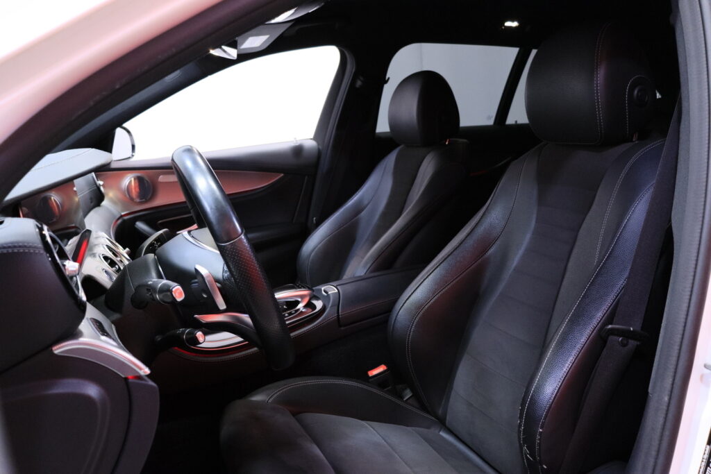 Mercedes-Benz - E - 220 d 4Matic T A Premium Business AMG / Webasto / Burmester / HUD / 360° / Multibeam / Koukku / Mercedes-Benz - E - 220 d 4Matic T A Premium Business AMG / Webasto / Burmester / HUD / 360° / Multibeam / Koukku / - Farmari