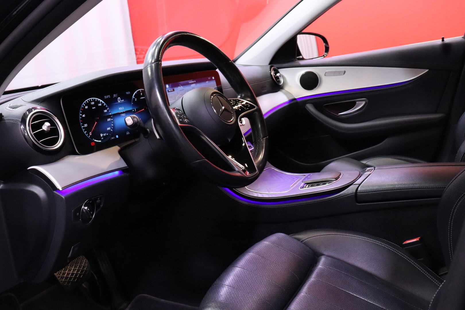 Mercedes-Benz - E - 220 d 4MATIC A Business Avantgarde / 1.om Suomi-auto / Merkkihuollot / Distronic+ / Multibeam / 360° / Keyless / Widescreen / - Sedan