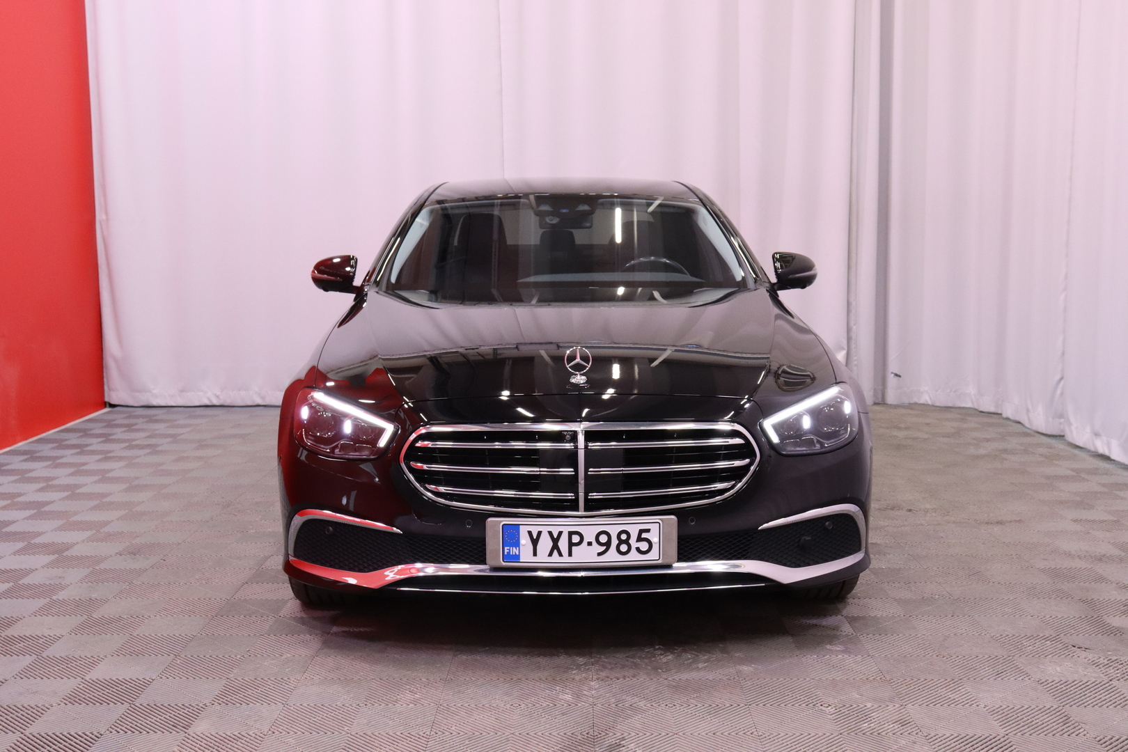 Mercedes-Benz - E - 220 d 4MATIC A Business Avantgarde / 1.om Suomi-auto / Merkkihuollot / Distronic+ / Multibeam / 360° / Keyless / Widescreen / - Sedan