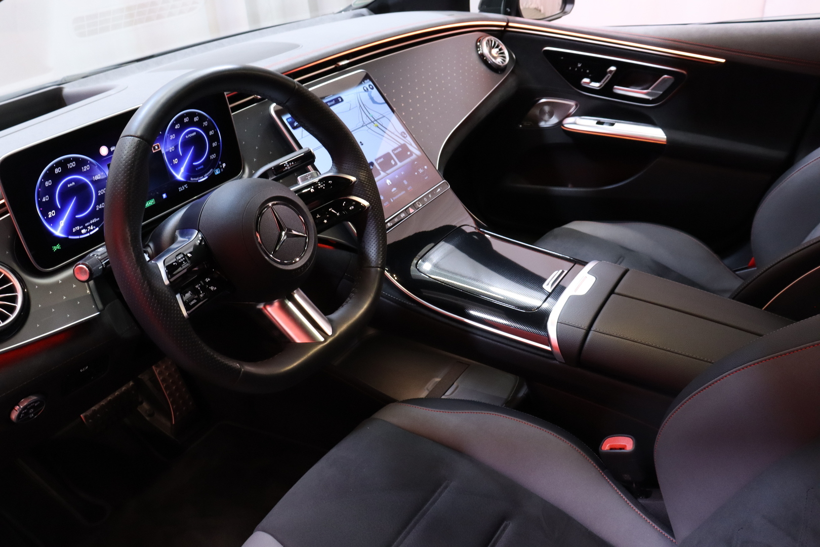 Mercedes-Benz - EQE - 300 AMG // Distronic+ / HUD / Burmester / 4-pyöräohjaus / Panorama / 360° / Muistipenkit // - Sedan