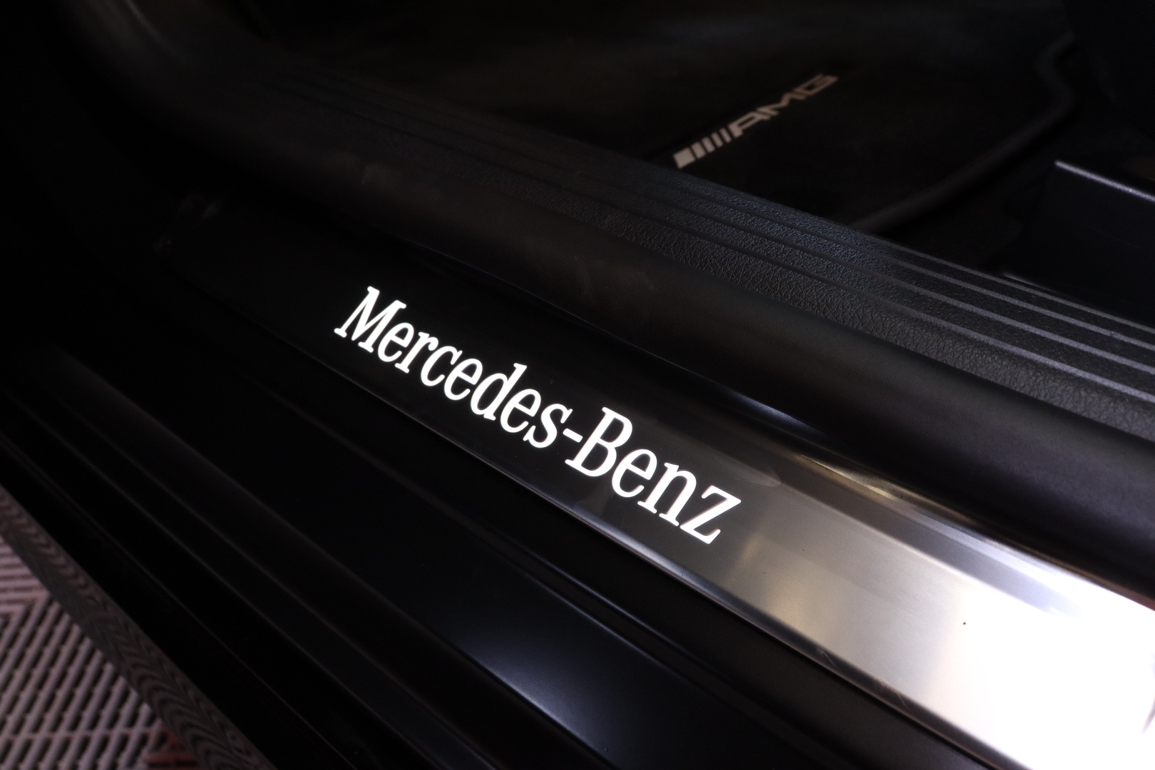 Mercedes-Benz - EQE - 300 AMG // Distronic+ / HUD / Burmester / 4-pyöräohjaus / Panorama / 360° / Muistipenkit // - Sedan