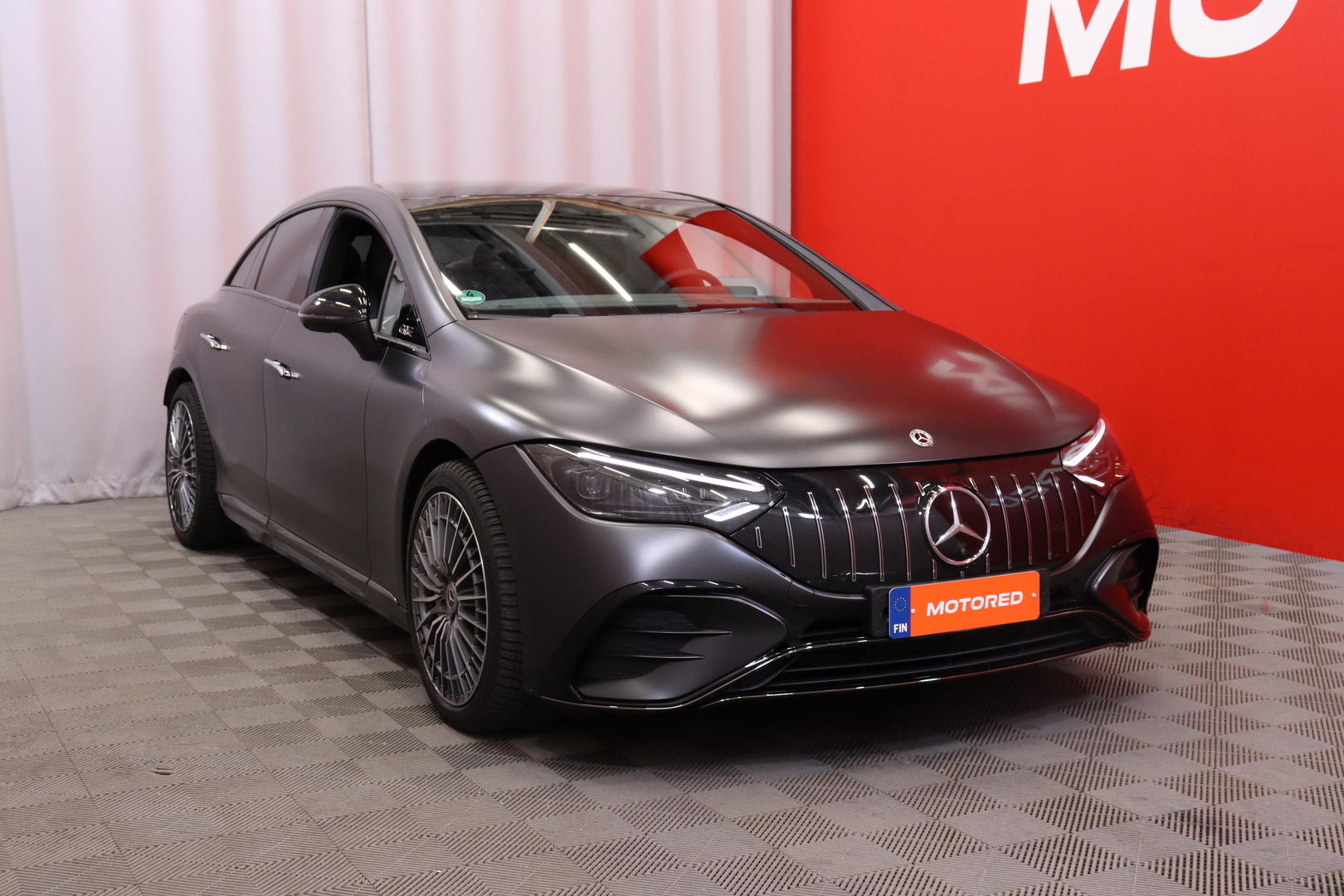 Mercedes-Benz - EQE - 300 AMG // Distronic+ / HUD / Burmester / 4-pyöräohjaus / Panorama / 360° / Muistipenkit // - Sedan
