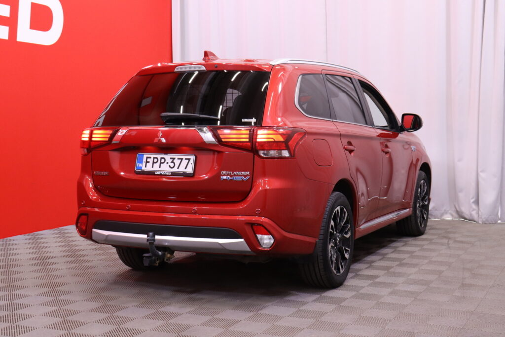 Mitsubishi - Outlander - Instyle Navi 4WD 5P // ACC / Peruutuskamera / Lohko / Koukku / P-tutkat / Bluetooth / LED // Mitsubishi - Outlander - Instyle Navi 4WD 5P // ACC / Peruutuskamera / Lohko / Koukku / P-tutkat / Bluetooth / LED // - Farmari