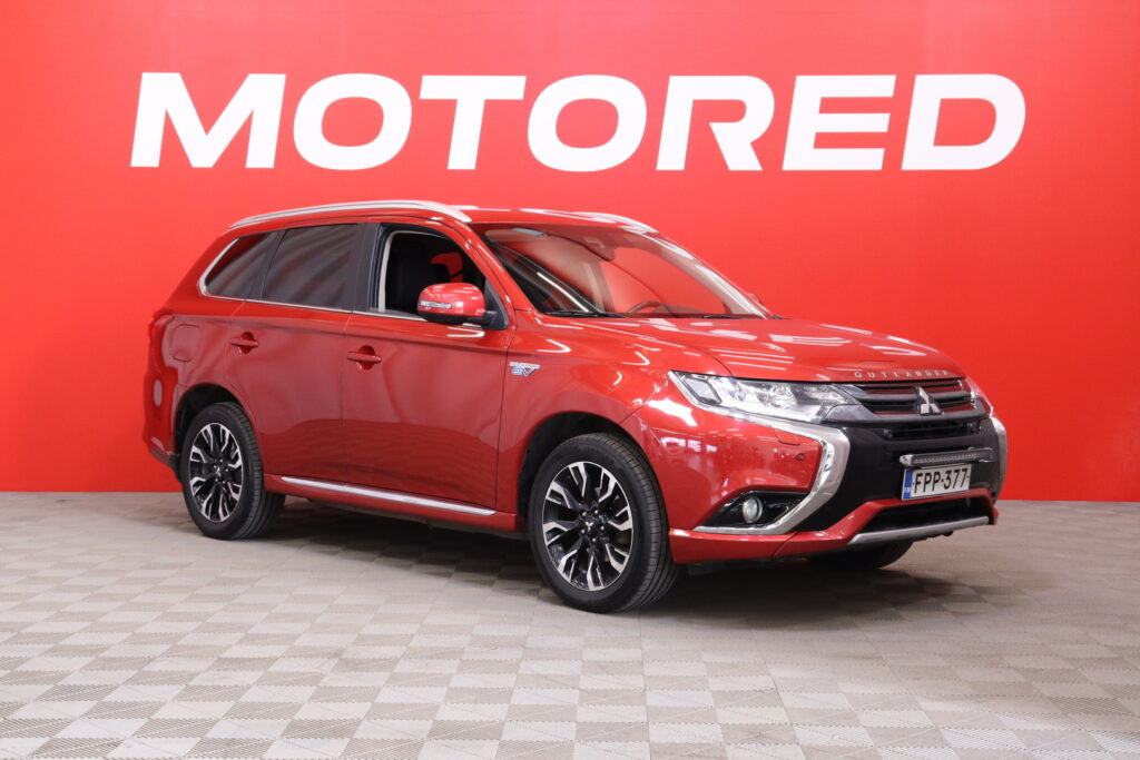 Mitsubishi - Outlander - Instyle Navi 4WD 5P // ACC / Peruutuskamera / Lohko / Koukku / P-tutkat / Bluetooth / LED // - Farmari