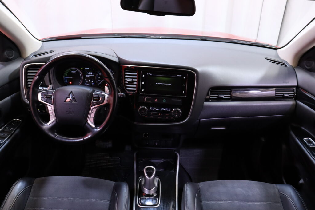Mitsubishi - Outlander - Instyle Navi 4WD 5P // ACC / Peruutuskamera / Lohko / Koukku / P-tutkat / Bluetooth / LED // Mitsubishi - Outlander - Instyle Navi 4WD 5P // ACC / Peruutuskamera / Lohko / Koukku / P-tutkat / Bluetooth / LED // - Farmari