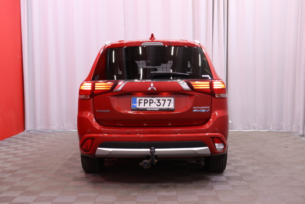 Mitsubishi - Outlander - Instyle Navi 4WD 5P // ACC / Peruutuskamera / Lohko / Koukku / P-tutkat / Bluetooth / LED // Mitsubishi - Outlander - Instyle Navi 4WD 5P // ACC / Peruutuskamera / Lohko / Koukku / P-tutkat / Bluetooth / LED // - Farmari