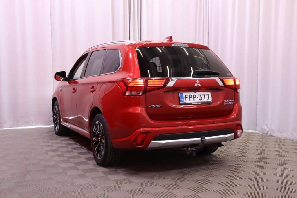 Mitsubishi - Outlander - Instyle Navi 4WD 5P // ACC / Peruutuskamera / Lohko / Koukku / P-tutkat / Bluetooth / LED // Mitsubishi - Outlander - Instyle Navi 4WD 5P // ACC / Peruutuskamera / Lohko / Koukku / P-tutkat / Bluetooth / LED // - Farmari