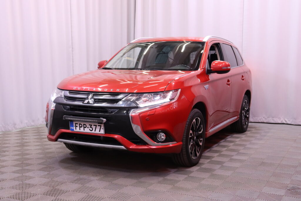 Mitsubishi - Outlander - Instyle Navi 4WD 5P // ACC / Peruutuskamera / Lohko / Koukku / P-tutkat / Bluetooth / LED // Mitsubishi - Outlander - Instyle Navi 4WD 5P // ACC / Peruutuskamera / Lohko / Koukku / P-tutkat / Bluetooth / LED // - Farmari
