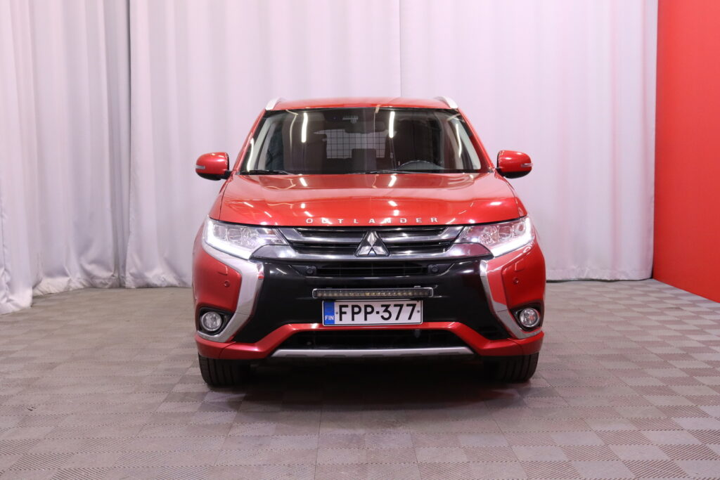 Mitsubishi - Outlander - Instyle Navi 4WD 5P // ACC / Peruutuskamera / Lohko / Koukku / P-tutkat / Bluetooth / LED // Mitsubishi - Outlander - Instyle Navi 4WD 5P // ACC / Peruutuskamera / Lohko / Koukku / P-tutkat / Bluetooth / LED // - Farmari