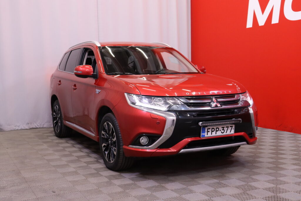 Mitsubishi - Outlander - Instyle Navi 4WD 5P // ACC / Peruutuskamera / Lohko / Koukku / P-tutkat / Bluetooth / LED // Mitsubishi - Outlander - Instyle Navi 4WD 5P // ACC / Peruutuskamera / Lohko / Koukku / P-tutkat / Bluetooth / LED // - Farmari