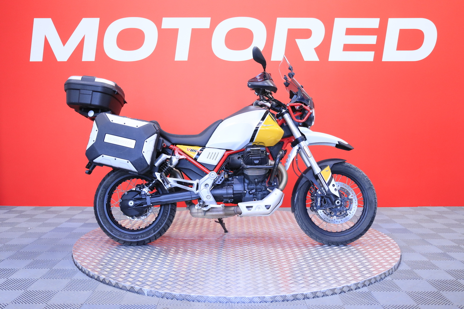 Moto Guzzi - V85 - TT // Juuri saapunut! / Suomi-pyörä / 3x laukut / Huoltokirja // - Moottoripyörä