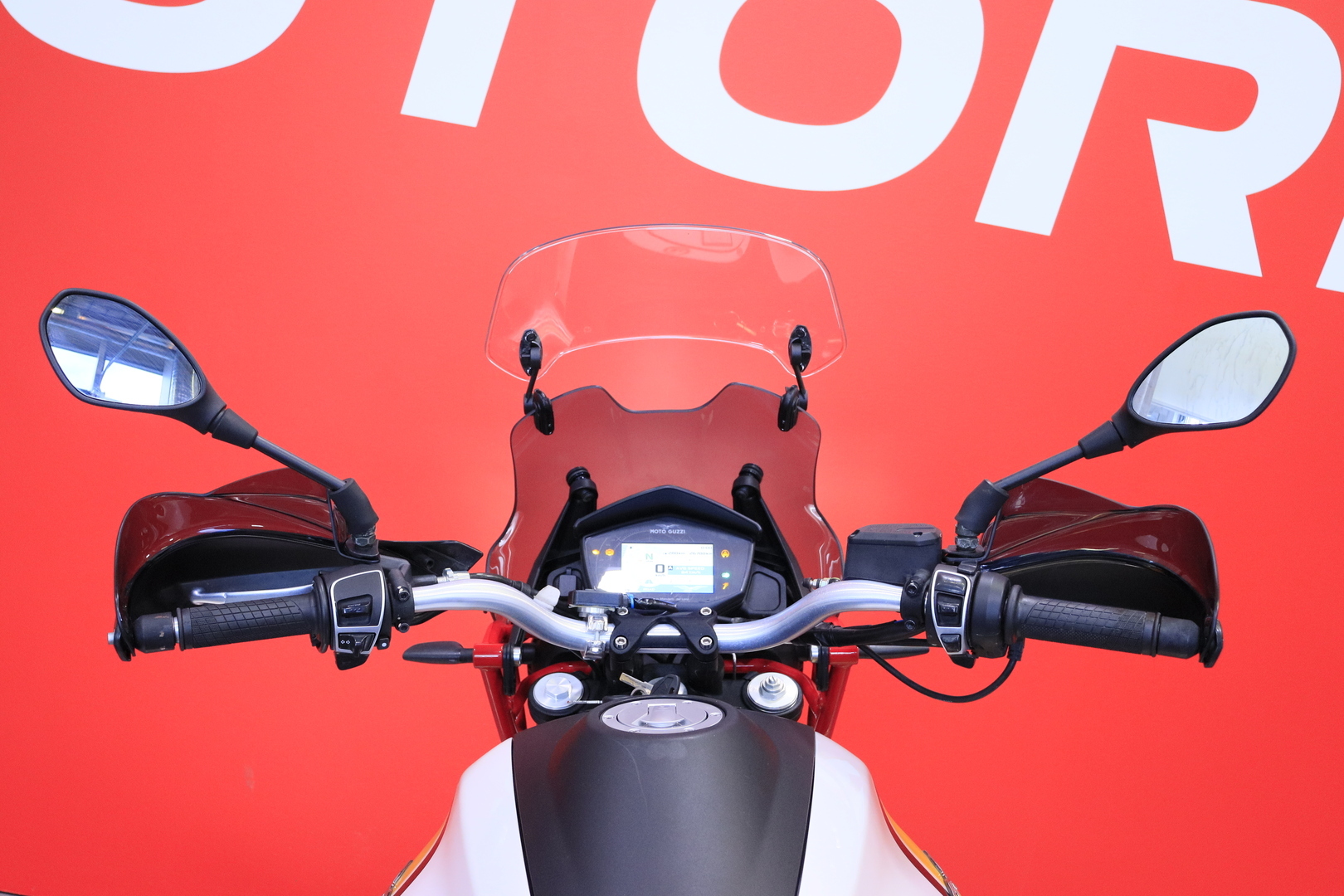Moto Guzzi - V85 - TT // Juuri saapunut! / Suomi-pyörä / 3x laukut / Huoltokirja // - Moottoripyörä
