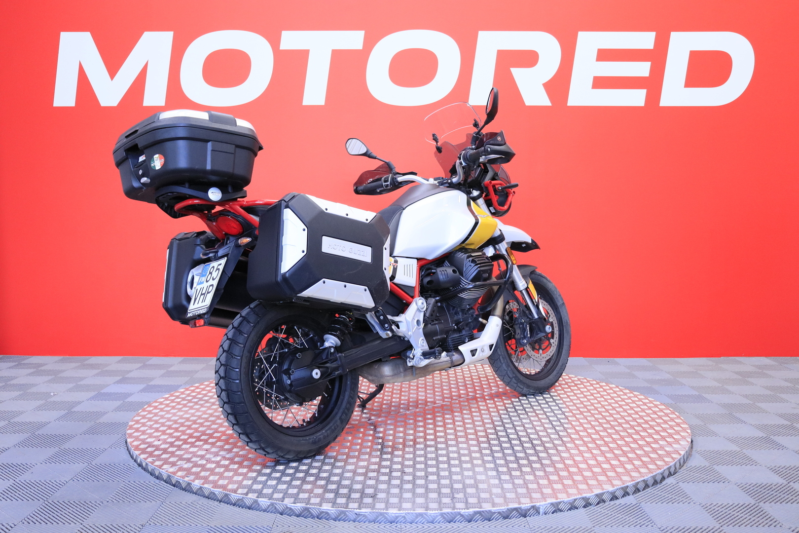 Moto Guzzi - V85 - TT // Juuri saapunut! / Suomi-pyörä / 3x laukut / Huoltokirja // - Moottoripyörä
