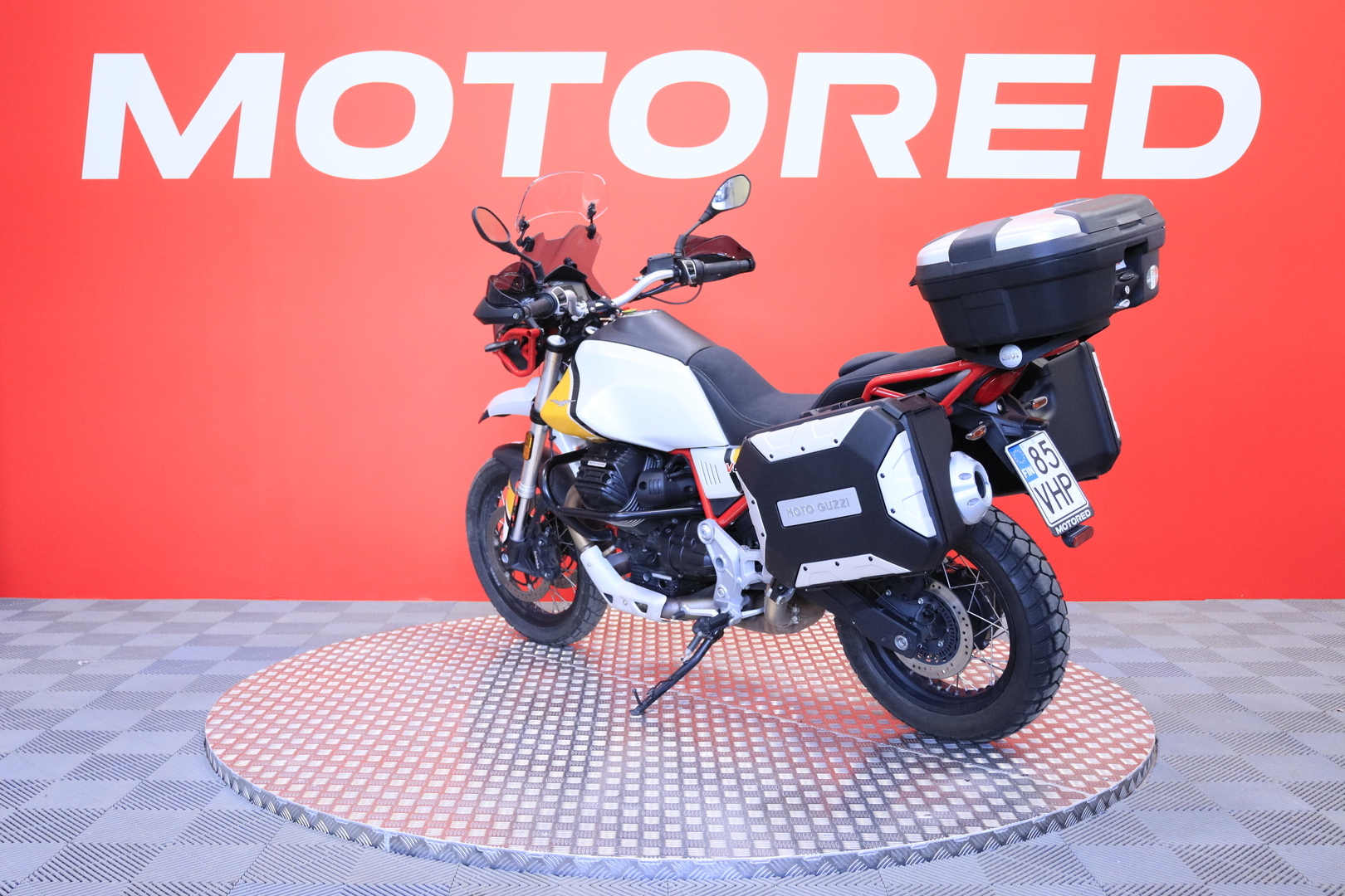 Moto Guzzi - V85 - TT // Juuri saapunut! / Suomi-pyörä / 3x laukut / Huoltokirja // - Moottoripyörä