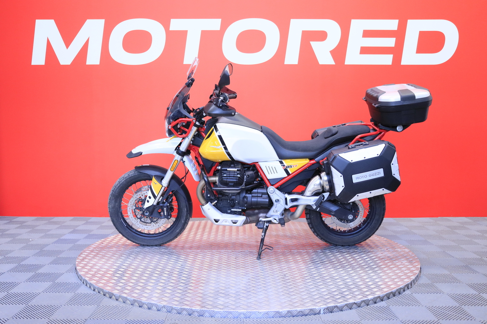 Moto Guzzi - V85 - TT // Juuri saapunut! / Suomi-pyörä / 3x laukut / Huoltokirja // - Moottoripyörä