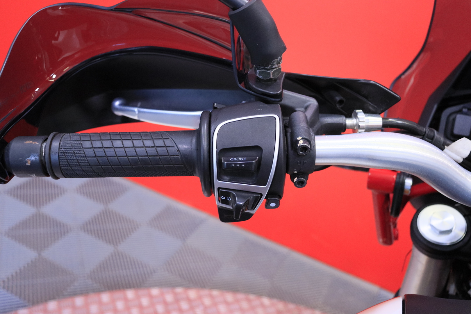 Moto Guzzi - V85 - TT // Juuri saapunut! / Suomi-pyörä / 3x laukut / Huoltokirja // - Moottoripyörä
