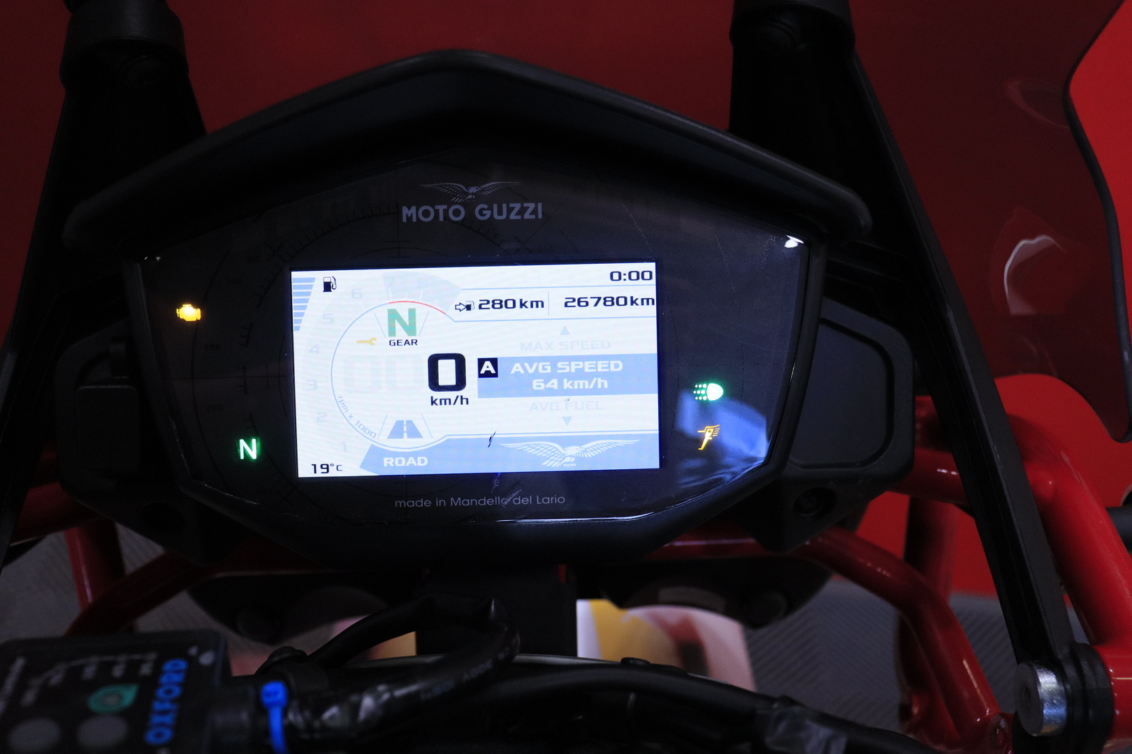 Moto Guzzi - V85 - TT // Juuri saapunut! / Suomi-pyörä / 3x laukut / Huoltokirja // - Moottoripyörä